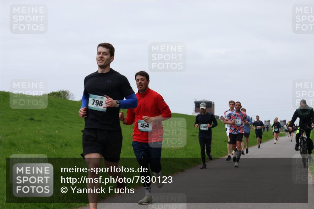 04.05.2025 - 8. Wedeler Halbmarathon Yannick Fuchs http://msf.ph/oto/7830123 04.05.2025 11:18:46 Laufen 798, 454, 1006, 27 meine-sportfotos.de