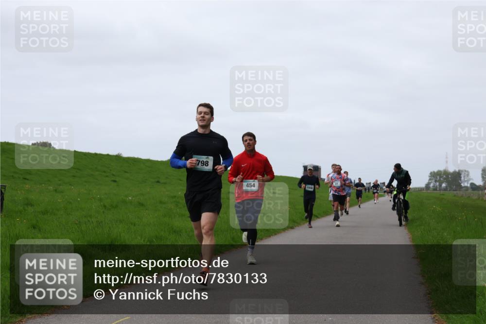 04.05.2025 - 8. Wedeler Halbmarathon Yannick Fuchs http://msf.ph/oto/7830133 04.05.2025 11:18:46 Laufen 798, 454, 1006 meine-sportfotos.de
