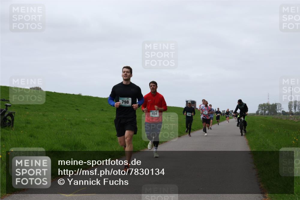 04.05.2025 - 8. Wedeler Halbmarathon Yannick Fuchs http://msf.ph/oto/7830134 04.05.2025 11:18:46 Laufen 798, 454 meine-sportfotos.de