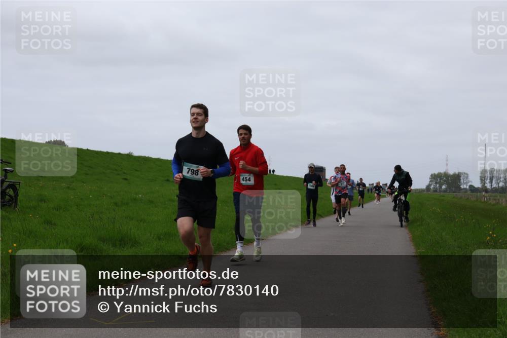 04.05.2025 - 8. Wedeler Halbmarathon Yannick Fuchs http://msf.ph/oto/7830140 04.05.2025 11:18:46 Laufen 798, 454 meine-sportfotos.de