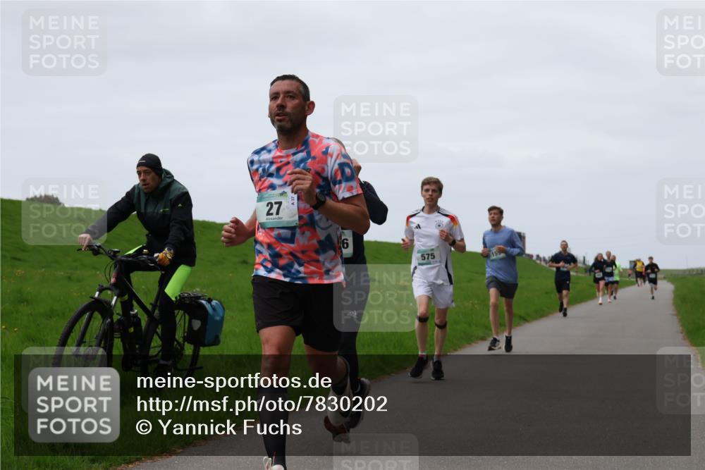 04.05.2025 - 8. Wedeler Halbmarathon Yannick Fuchs http://msf.ph/oto/7830202 04.05.2025 11:18:51 Laufen 27, 575, 15 meine-sportfotos.de