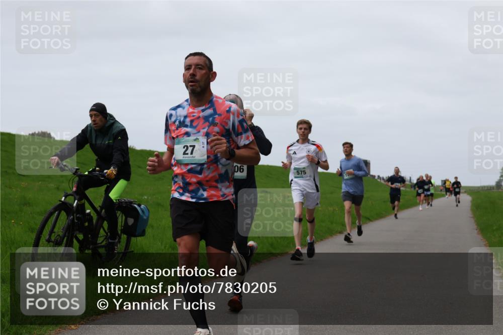 04.05.2025 - 8. Wedeler Halbmarathon Yannick Fuchs http://msf.ph/oto/7830205 04.05.2025 11:18:51 Laufen 27, 06, 575 meine-sportfotos.de