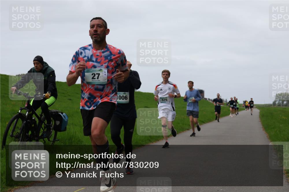 04.05.2025 - 8. Wedeler Halbmarathon Yannick Fuchs http://msf.ph/oto/7830209 04.05.2025 11:18:51 Laufen 27, 3, 1006, 575 meine-sportfotos.de