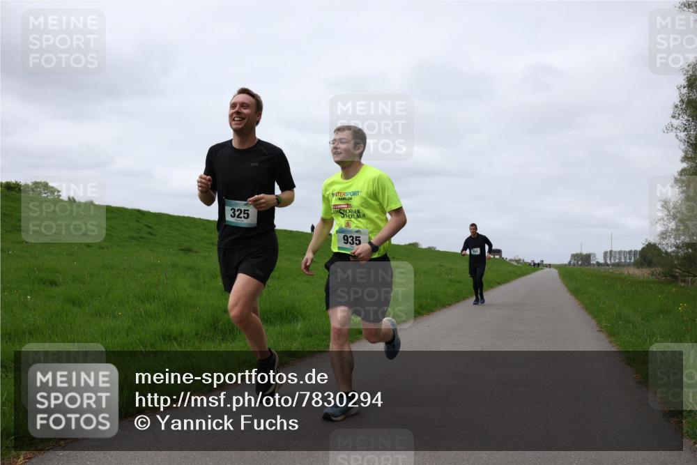 04.05.2025 - 8. Wedeler Halbmarathon Yannick Fuchs http://msf.ph/oto/7830294 04.05.2025 11:37:45 Laufen 325, 935 meine-sportfotos.de