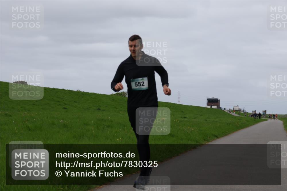 04.05.2025 - 8. Wedeler Halbmarathon Yannick Fuchs http://msf.ph/oto/7830325 04.05.2025 11:37:47 Laufen 552 meine-sportfotos.de
