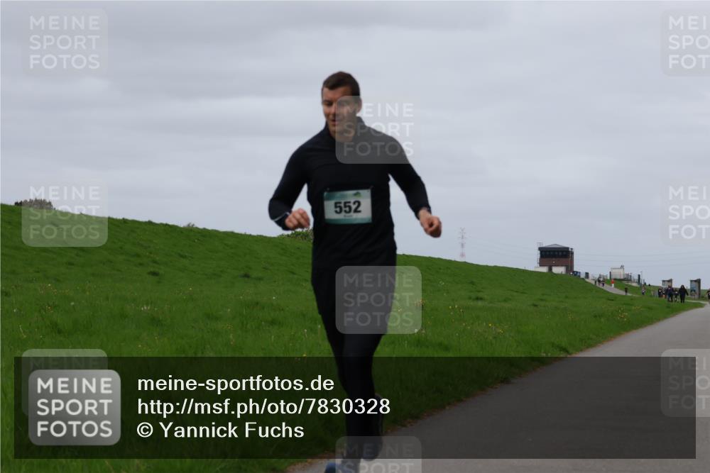04.05.2025 - 8. Wedeler Halbmarathon Yannick Fuchs http://msf.ph/oto/7830328 04.05.2025 11:37:47 Laufen 552 meine-sportfotos.de