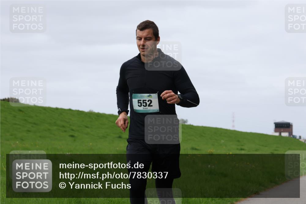 04.05.2025 - 8. Wedeler Halbmarathon Yannick Fuchs http://msf.ph/oto/7830337 04.05.2025 11:37:47 Laufen 552 meine-sportfotos.de