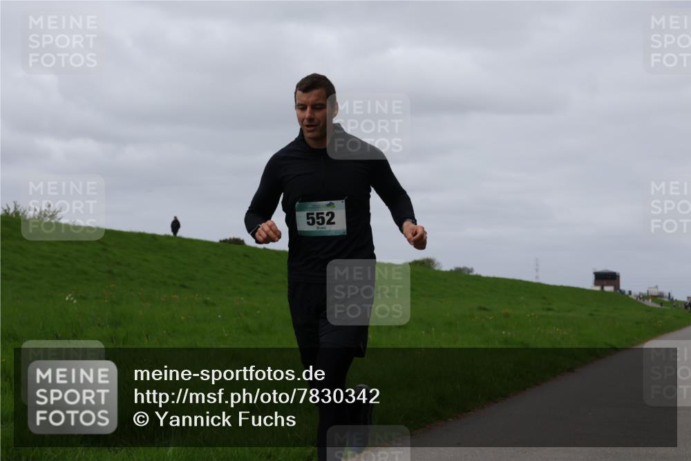 04.05.2025 - 8. Wedeler Halbmarathon Yannick Fuchs http://msf.ph/oto/7830342 04.05.2025 11:37:48 Laufen 552 meine-sportfotos.de