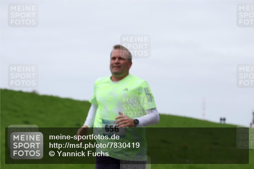 04.05.2025 - 8. Wedeler Halbmarathon Yannick Fuchs http://msf.ph/oto/7830419 04.05.2025 11:19:07 Laufen 656 meine-sportfotos.de