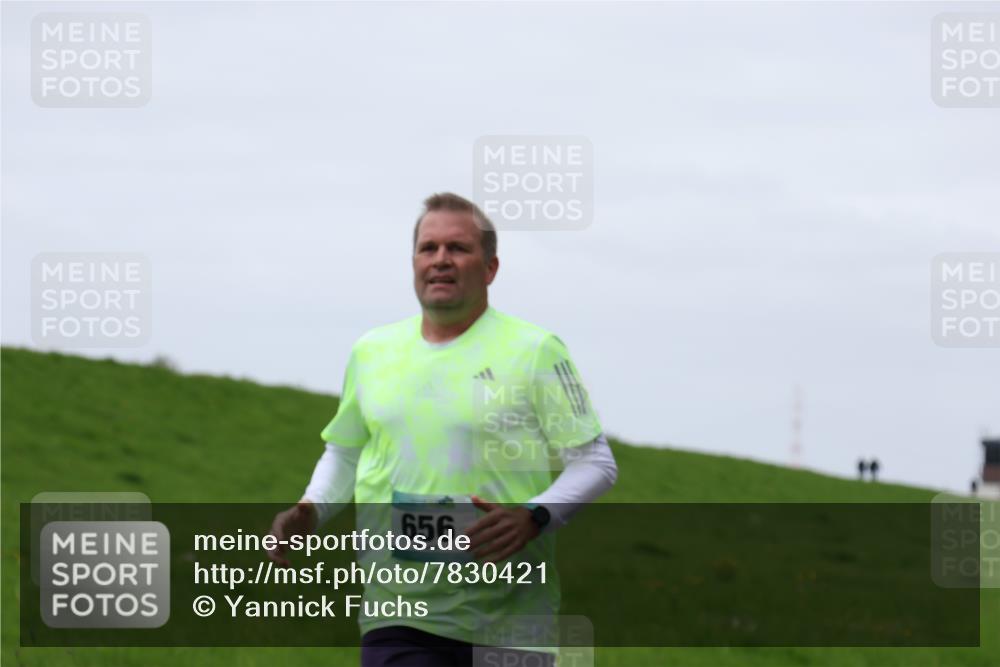04.05.2025 - 8. Wedeler Halbmarathon Yannick Fuchs http://msf.ph/oto/7830421 04.05.2025 11:19:07 Laufen 656 meine-sportfotos.de