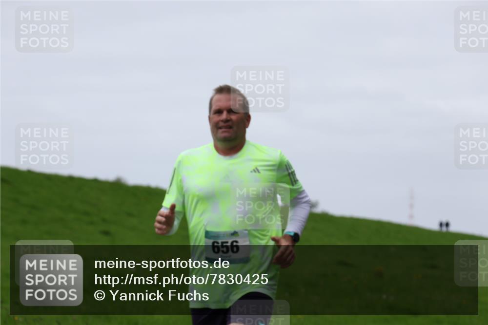 04.05.2025 - 8. Wedeler Halbmarathon Yannick Fuchs http://msf.ph/oto/7830425 04.05.2025 11:19:07 Laufen 656 meine-sportfotos.de