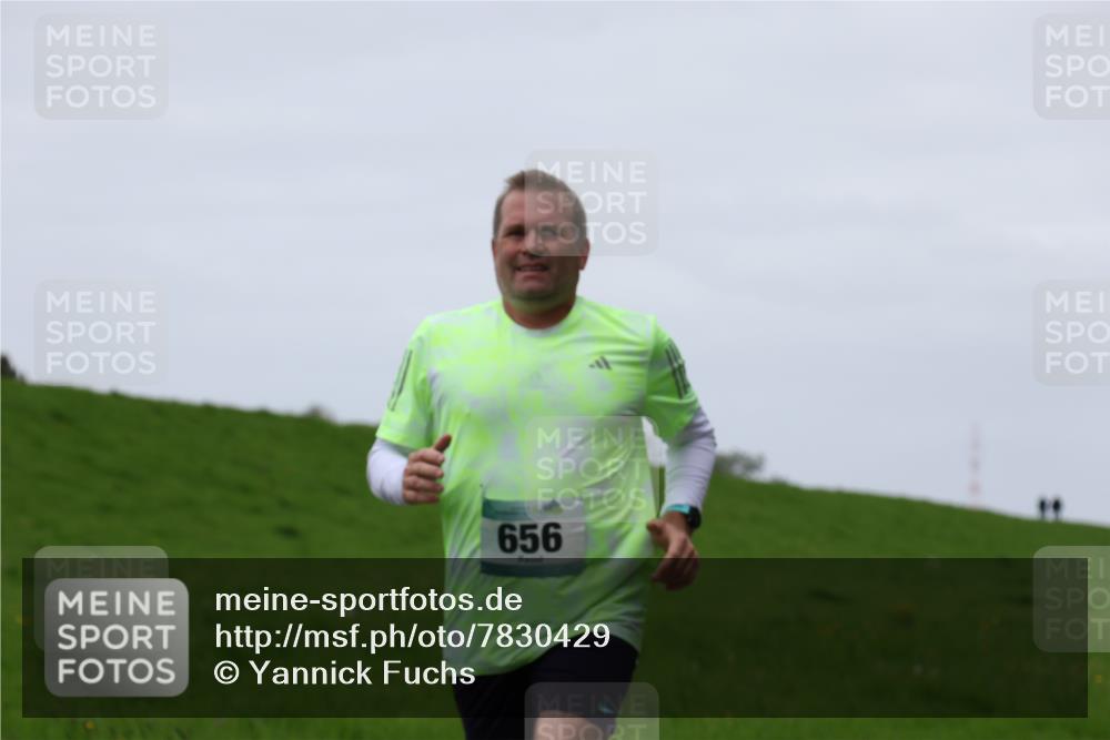 04.05.2025 - 8. Wedeler Halbmarathon Yannick Fuchs http://msf.ph/oto/7830429 04.05.2025 11:19:07 Laufen 656 meine-sportfotos.de