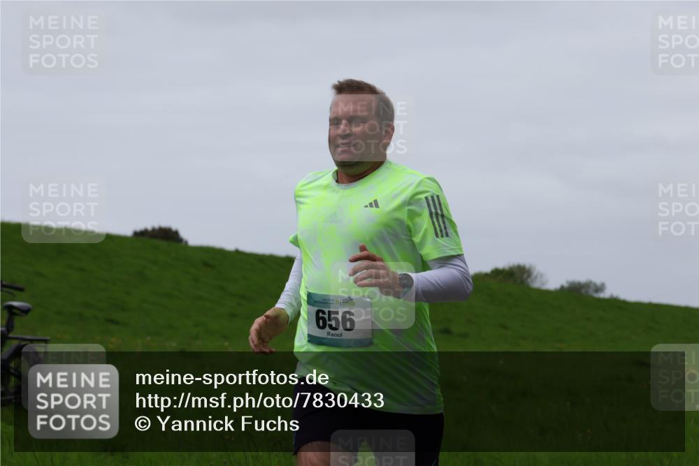 04.05.2025 - 8. Wedeler Halbmarathon Yannick Fuchs http://msf.ph/oto/7830433 04.05.2025 11:19:08 Laufen 86, 656 meine-sportfotos.de
