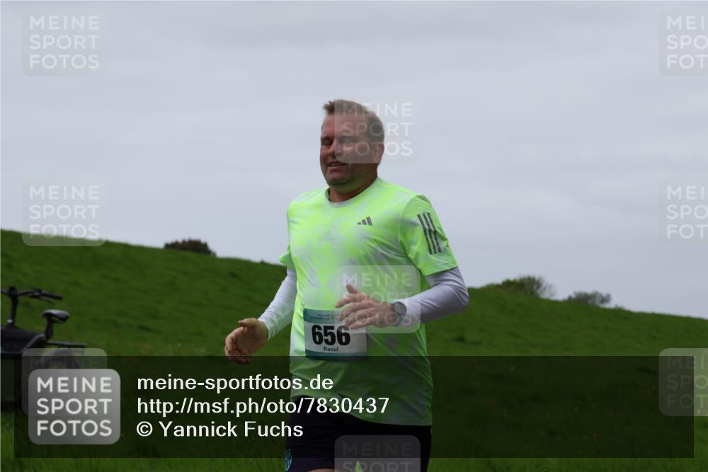04.05.2025 - 8. Wedeler Halbmarathon Yannick Fuchs http://msf.ph/oto/7830437 04.05.2025 11:19:08 Laufen 656 meine-sportfotos.de