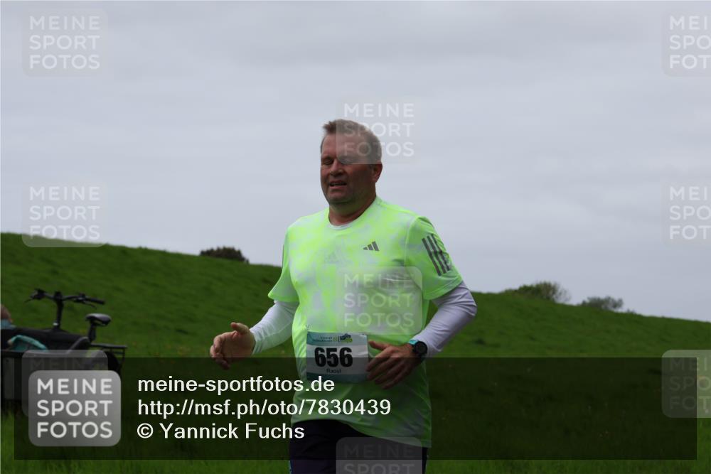 04.05.2025 - 8. Wedeler Halbmarathon Yannick Fuchs http://msf.ph/oto/7830439 04.05.2025 11:19:08 Laufen 656 meine-sportfotos.de