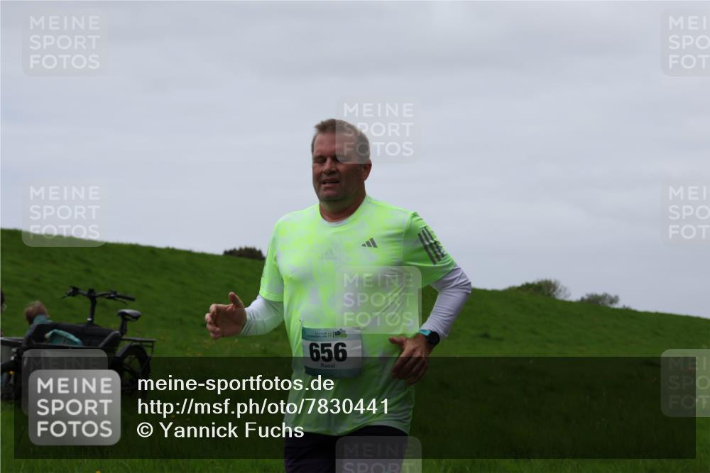 04.05.2025 - 8. Wedeler Halbmarathon Yannick Fuchs http://msf.ph/oto/7830441 04.05.2025 11:19:08 Laufen 656 meine-sportfotos.de
