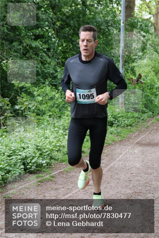 04.05.2025 - 8. Wedeler Halbmarathon Lena Gebhardt http://msf.ph/oto/7830477 04.05.2025 11:13:57 Laufen 1095 meine-sportfotos.de
