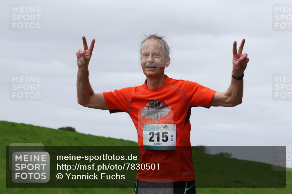 04.05.2025 - 8. Wedeler Halbmarathon Yannick Fuchs http://msf.ph/oto/7830501 04.05.2025 11:38:49 Laufen 2159 meine-sportfotos.de