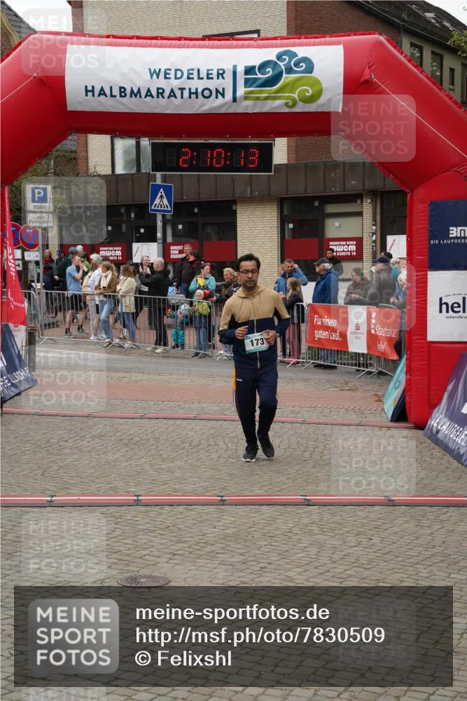 04.05.2025 - 8. Wedeler Halbmarathon Felixshl http://msf.ph/oto/7830509 04.05.2025 12:10:10 Ziel 173, 179 meine-sportfotos.de