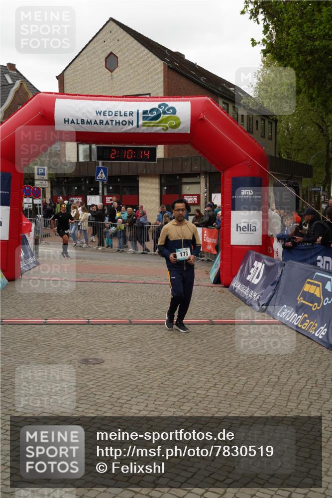 04.05.2025 - 8. Wedeler Halbmarathon Felixshl http://msf.ph/oto/7830519 04.05.2025 12:10:12 Ziel 173, 179 meine-sportfotos.de