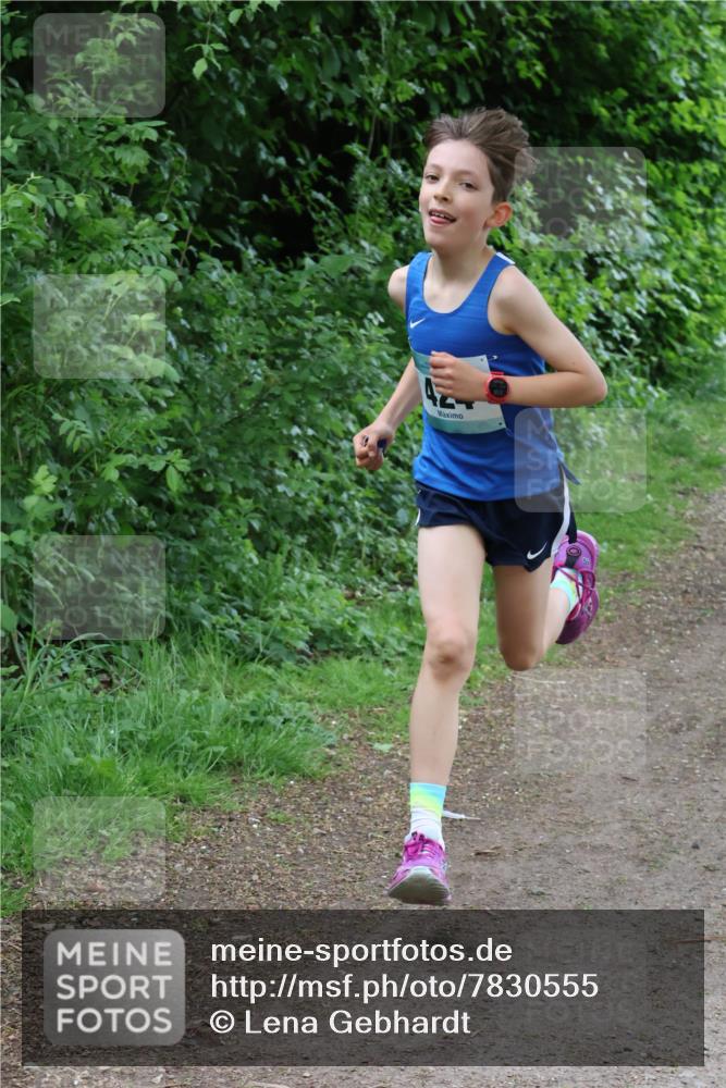 04.05.2025 - 8. Wedeler Halbmarathon Lena Gebhardt http://msf.ph/oto/7830555 04.05.2025 11:14:45 Laufen  meine-sportfotos.de