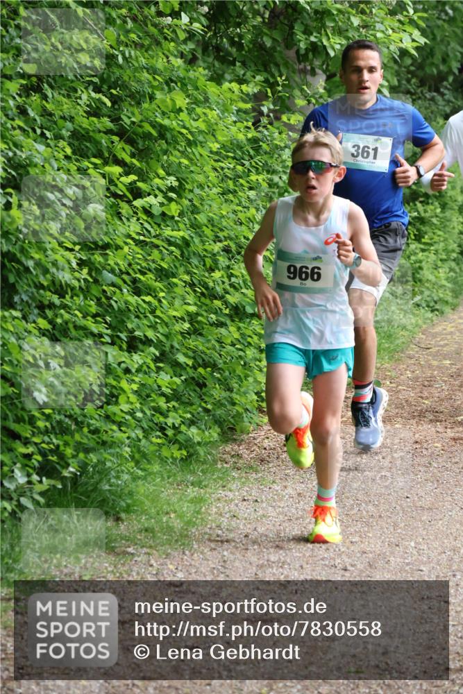 04.05.2025 - 8. Wedeler Halbmarathon Lena Gebhardt http://msf.ph/oto/7830558 04.05.2025 11:14:50 Laufen 966, 361 meine-sportfotos.de