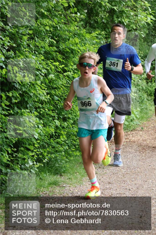 04.05.2025 - 8. Wedeler Halbmarathon Lena Gebhardt http://msf.ph/oto/7830563 04.05.2025 11:14:50 Laufen 966, 361 meine-sportfotos.de