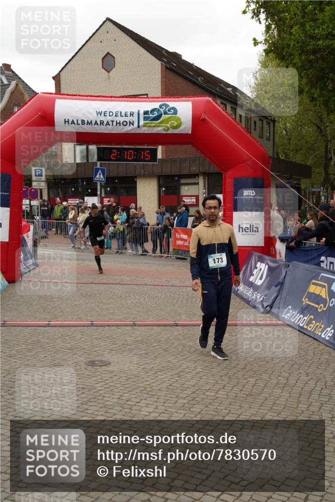 04.05.2025 - 8. Wedeler Halbmarathon Felixshl http://msf.ph/oto/7830570 04.05.2025 12:10:12 Ziel 173, 179 meine-sportfotos.de