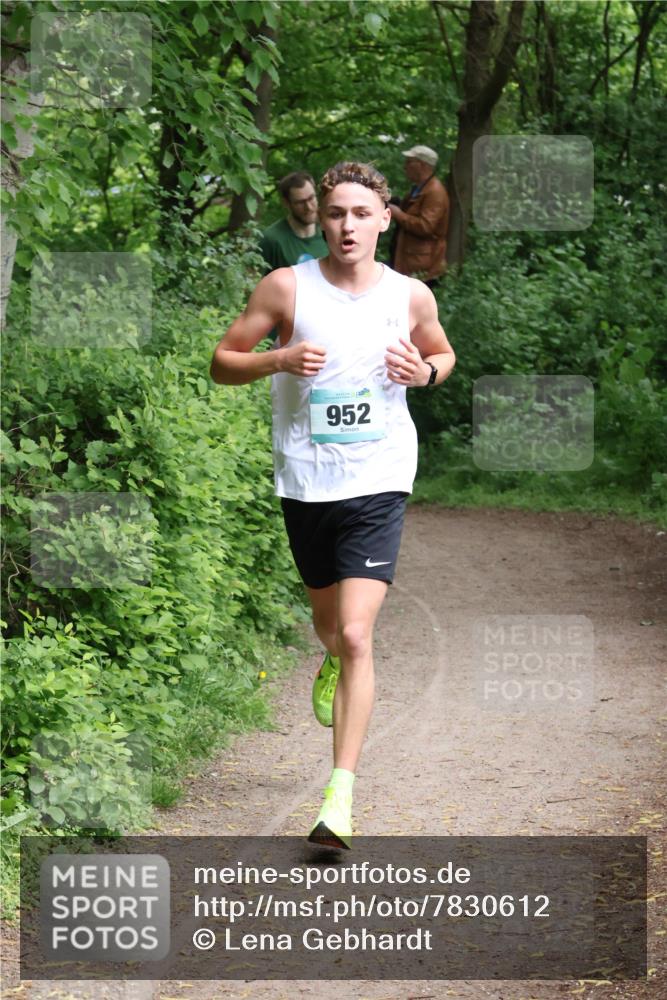 04.05.2025 - 8. Wedeler Halbmarathon Lena Gebhardt http://msf.ph/oto/7830612 04.05.2025 11:15:03 Laufen 952 meine-sportfotos.de