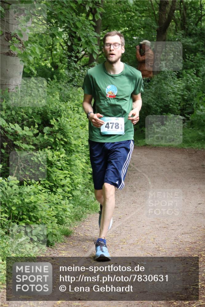 04.05.2025 - 8. Wedeler Halbmarathon Lena Gebhardt http://msf.ph/oto/7830631 04.05.2025 11:15:06 Laufen 56, 478 meine-sportfotos.de