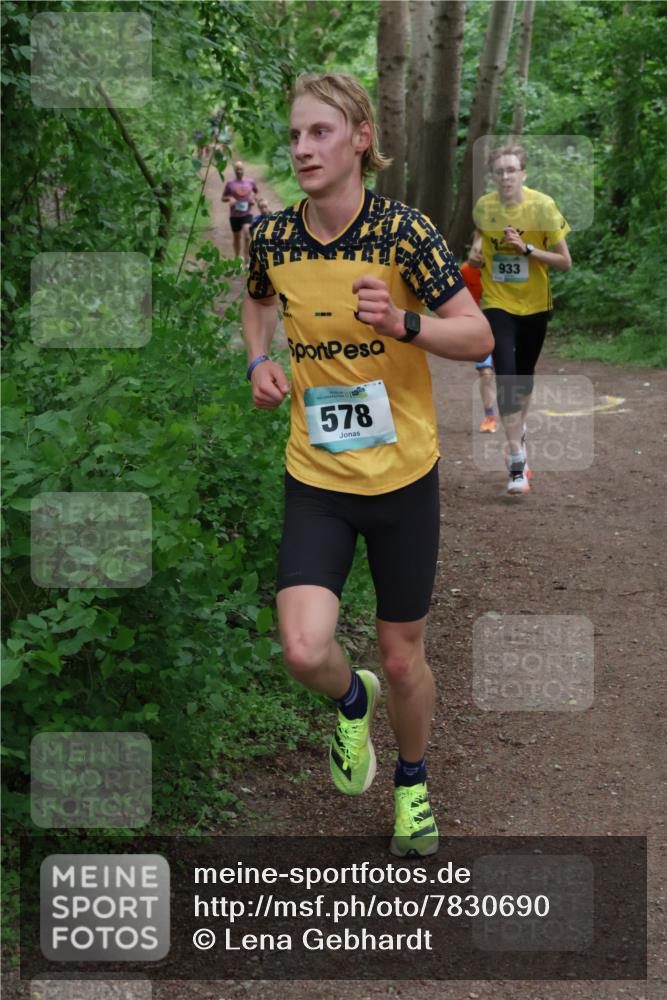 04.05.2025 - 8. Wedeler Halbmarathon Lena Gebhardt http://msf.ph/oto/7830690 04.05.2025 11:15:27 Laufen 16, 578, 933 meine-sportfotos.de