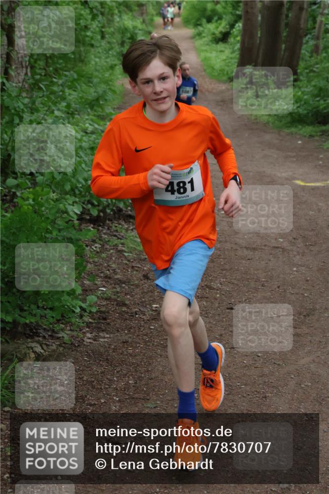 04.05.2025 - 8. Wedeler Halbmarathon Lena Gebhardt http://msf.ph/oto/7830707 04.05.2025 11:15:29 Laufen 1087, 481 meine-sportfotos.de