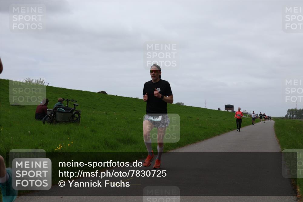 04.05.2025 - 8. Wedeler Halbmarathon Yannick Fuchs http://msf.ph/oto/7830725 04.05.2025 11:19:28 Laufen 188 meine-sportfotos.de