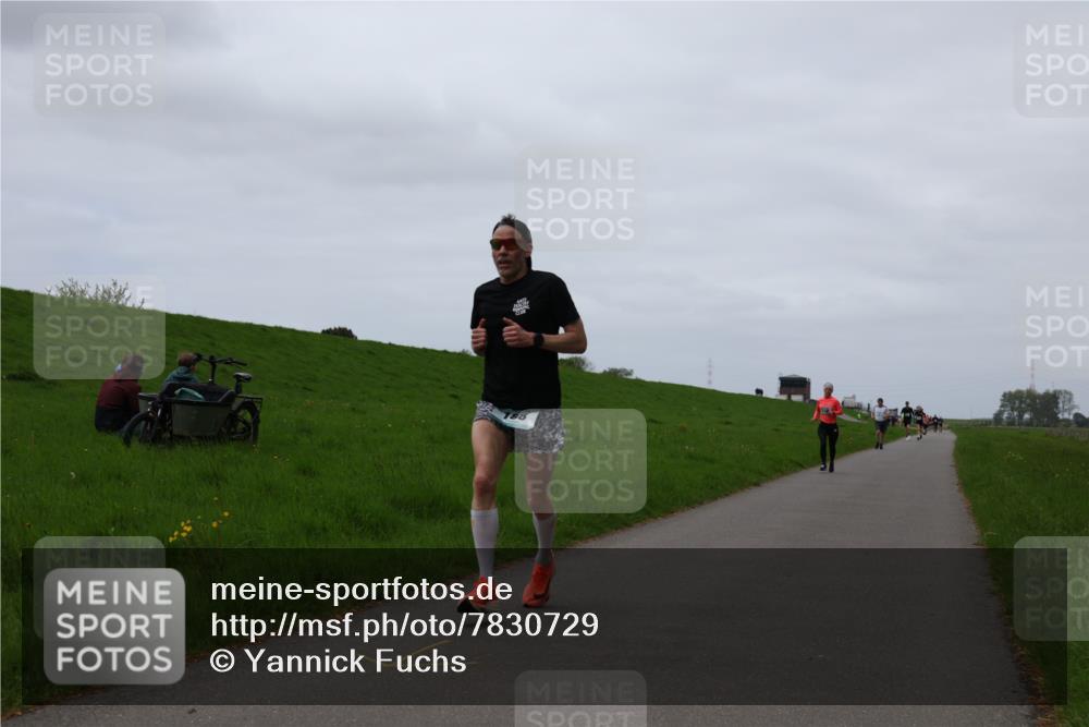04.05.2025 - 8. Wedeler Halbmarathon Yannick Fuchs http://msf.ph/oto/7830729 04.05.2025 11:19:28 Laufen  meine-sportfotos.de