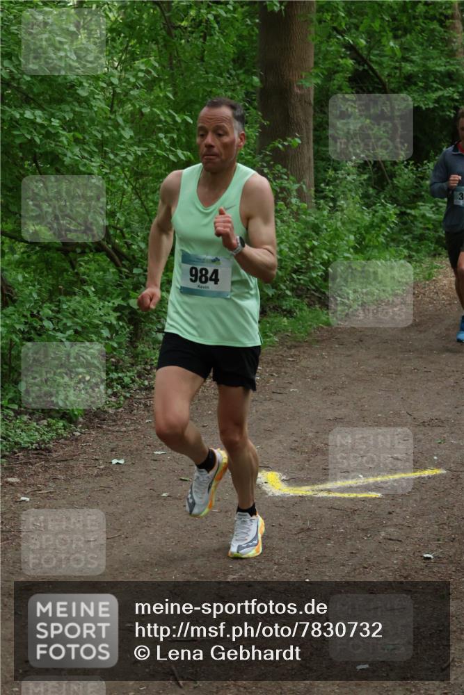 04.05.2025 - 8. Wedeler Halbmarathon Lena Gebhardt http://msf.ph/oto/7830732 04.05.2025 11:15:42 Laufen 984, 3 meine-sportfotos.de