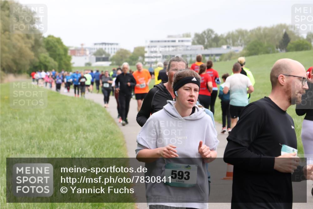 04.05.2025 - 8. Wedeler Halbmarathon Yannick Fuchs http://msf.ph/oto/7830841 04.05.2025 11:19:38 Laufen 593 meine-sportfotos.de