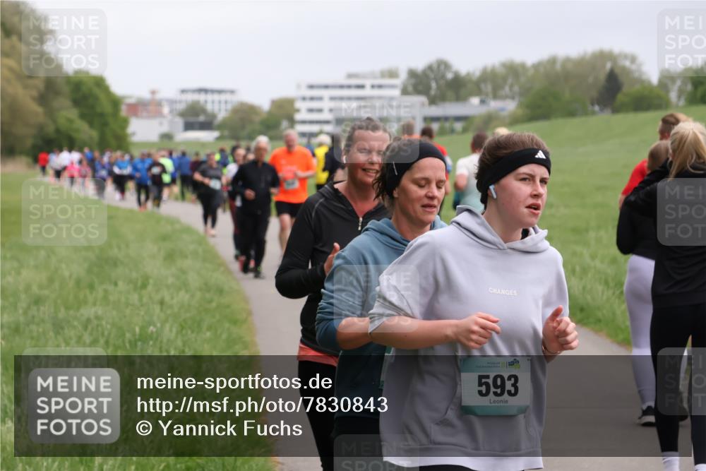 04.05.2025 - 8. Wedeler Halbmarathon Yannick Fuchs http://msf.ph/oto/7830843 04.05.2025 11:19:38 Laufen 2, 593 meine-sportfotos.de