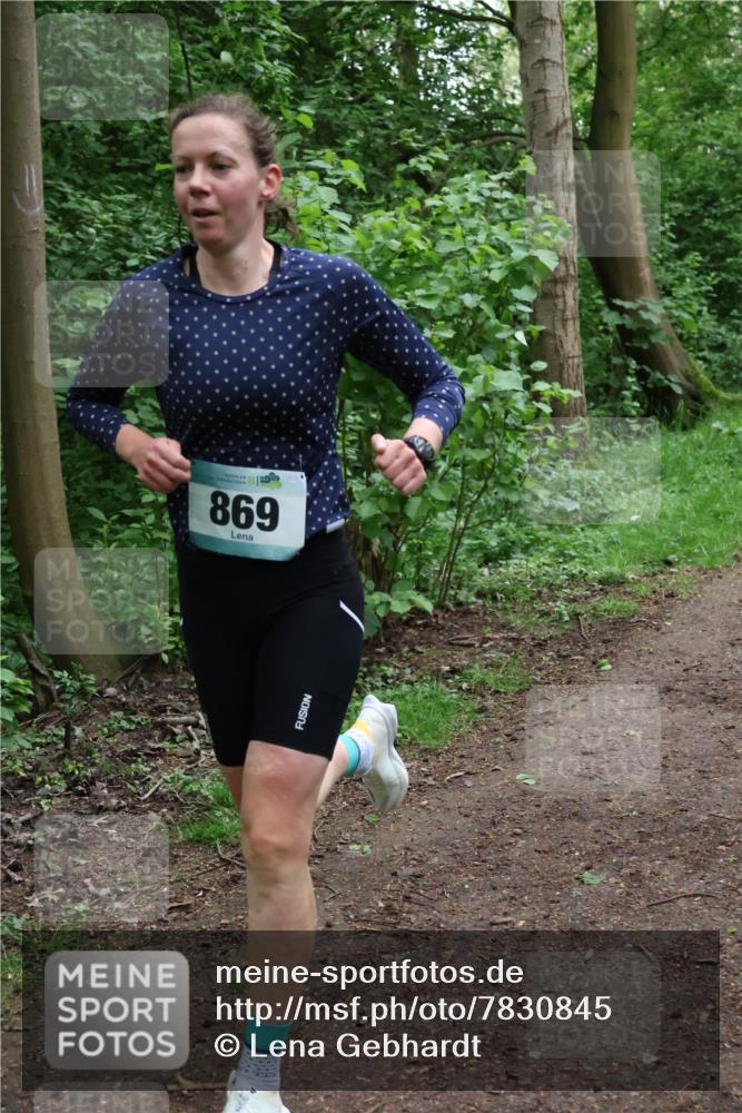 04.05.2025 - 8. Wedeler Halbmarathon Lena Gebhardt http://msf.ph/oto/7830845 04.05.2025 11:16:05 Laufen 869 meine-sportfotos.de