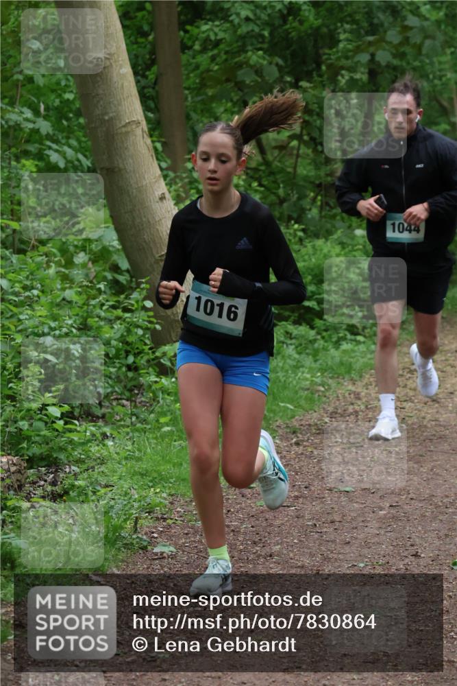 04.05.2025 - 8. Wedeler Halbmarathon Lena Gebhardt http://msf.ph/oto/7830864 04.05.2025 11:16:20 Laufen 11016, 1044 meine-sportfotos.de