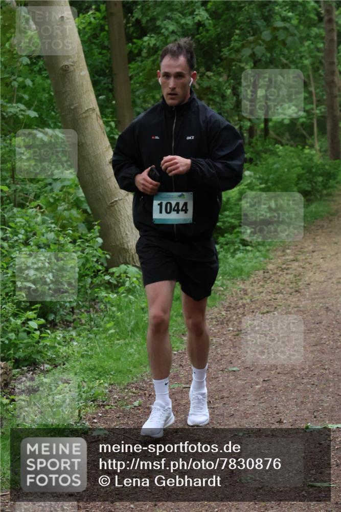 04.05.2025 - 8. Wedeler Halbmarathon Lena Gebhardt http://msf.ph/oto/7830876 04.05.2025 11:16:21 Laufen 1044 meine-sportfotos.de