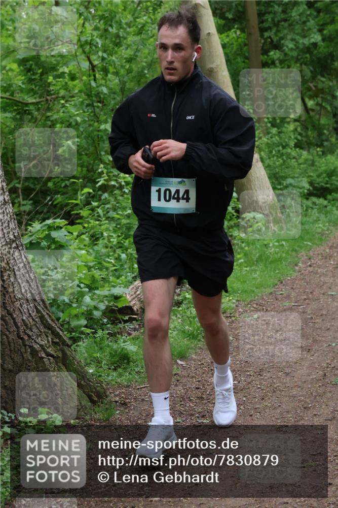 04.05.2025 - 8. Wedeler Halbmarathon Lena Gebhardt http://msf.ph/oto/7830879 04.05.2025 11:16:22 Laufen 1044 meine-sportfotos.de