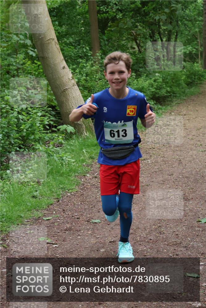 04.05.2025 - 8. Wedeler Halbmarathon Lena Gebhardt http://msf.ph/oto/7830895 04.05.2025 11:16:26 Laufen 70, 613 meine-sportfotos.de