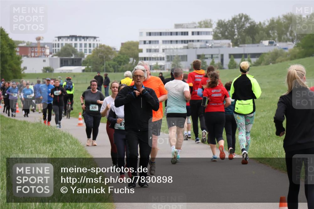 04.05.2025 - 8. Wedeler Halbmarathon Yannick Fuchs http://msf.ph/oto/7830898 04.05.2025 11:19:42 Laufen 225, 67 meine-sportfotos.de