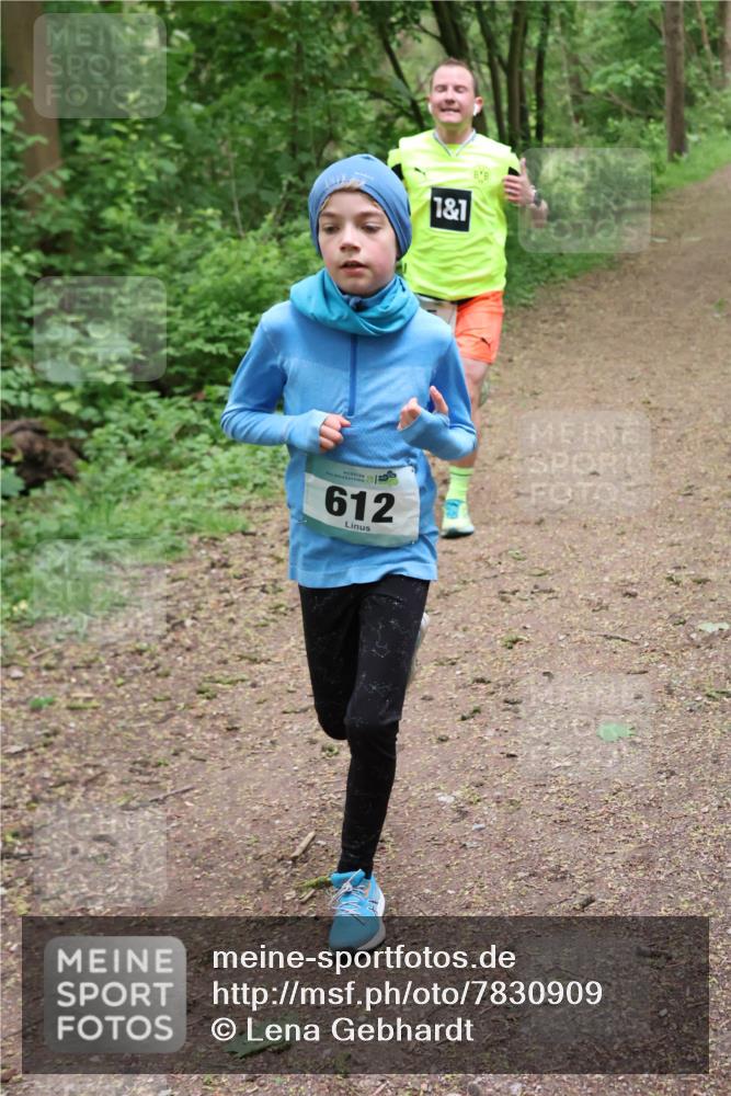 04.05.2025 - 8. Wedeler Halbmarathon Lena Gebhardt http://msf.ph/oto/7830909 04.05.2025 11:16:31 Laufen 612, 1, 1 meine-sportfotos.de