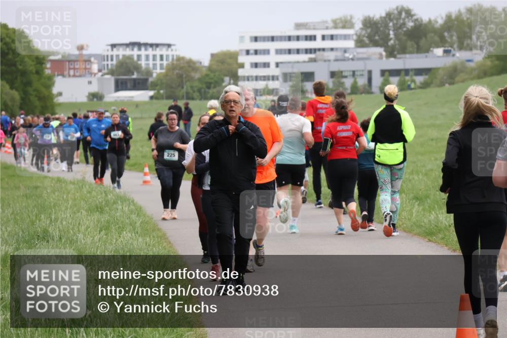04.05.2025 - 8. Wedeler Halbmarathon Yannick Fuchs http://msf.ph/oto/7830938 04.05.2025 11:19:42 Laufen 225 meine-sportfotos.de