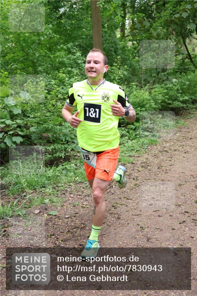 04.05.2025 - 8. Wedeler Halbmarathon Lena Gebhardt http://msf.ph/oto/7830943 04.05.2025 11:16:32 Laufen 1, 1, 15, 09 meine-sportfotos.de