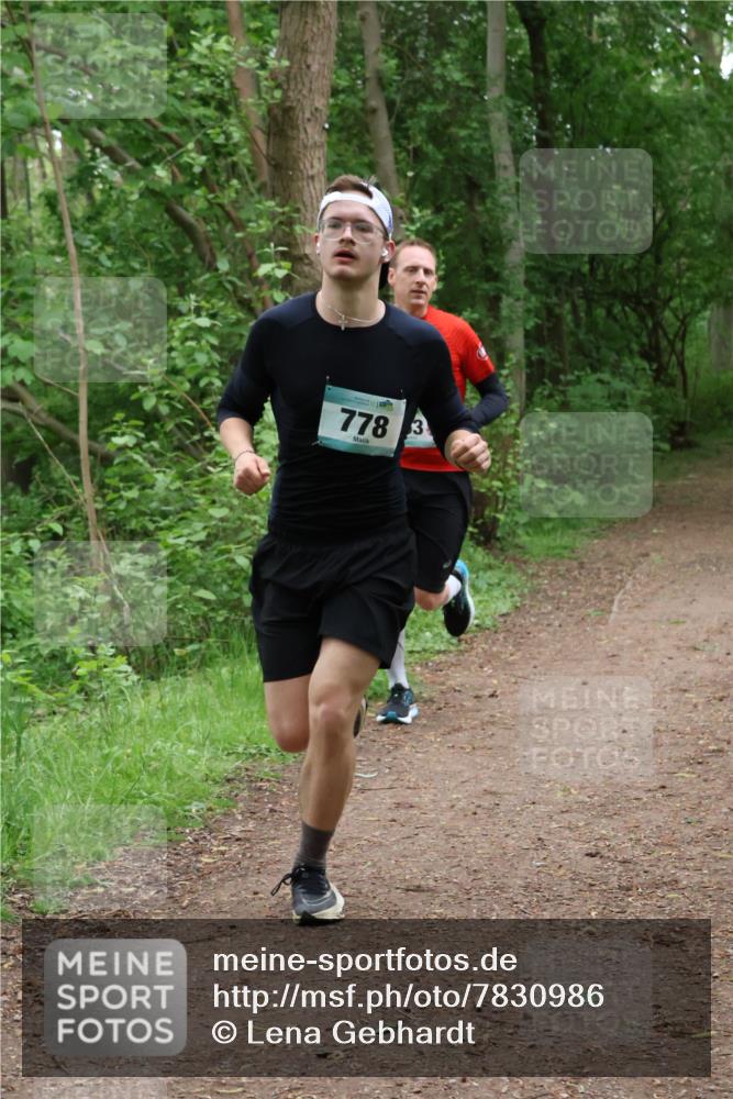 04.05.2025 - 8. Wedeler Halbmarathon Lena Gebhardt http://msf.ph/oto/7830986 04.05.2025 11:16:49 Laufen 778 meine-sportfotos.de