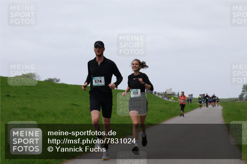 04.05.2025 - 8. Wedeler Halbmarathon Yannick Fuchs http://msf.ph/oto/7831024 04.05.2025 11:19:50 Laufen 574, 359 meine-sportfotos.de