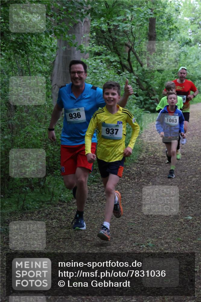 04.05.2025 - 8. Wedeler Halbmarathon Lena Gebhardt http://msf.ph/oto/7831036 04.05.2025 11:17:07 Laufen 936, 937, 1063 meine-sportfotos.de
