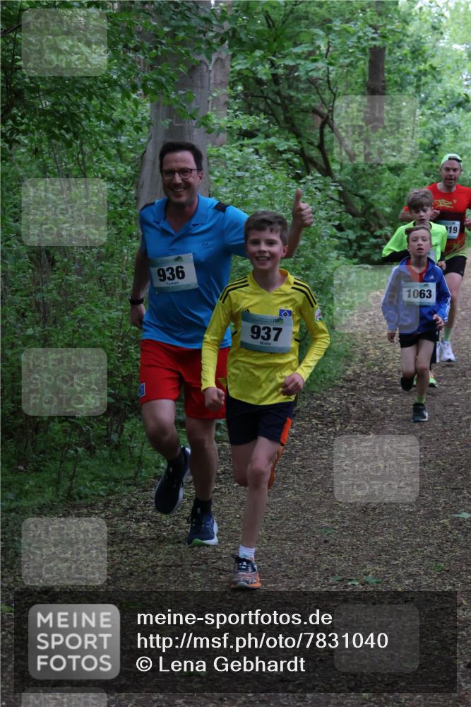 04.05.2025 - 8. Wedeler Halbmarathon Lena Gebhardt http://msf.ph/oto/7831040 04.05.2025 11:17:07 Laufen 936, 937, 1063, 19 meine-sportfotos.de